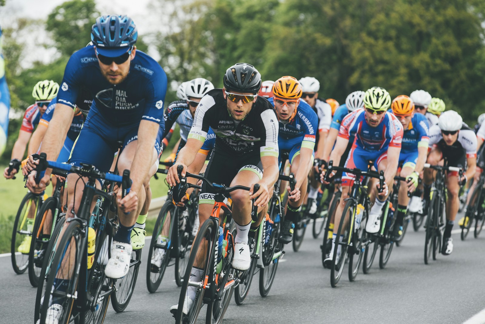 彩利彩票 · 跑道 · 速度感
